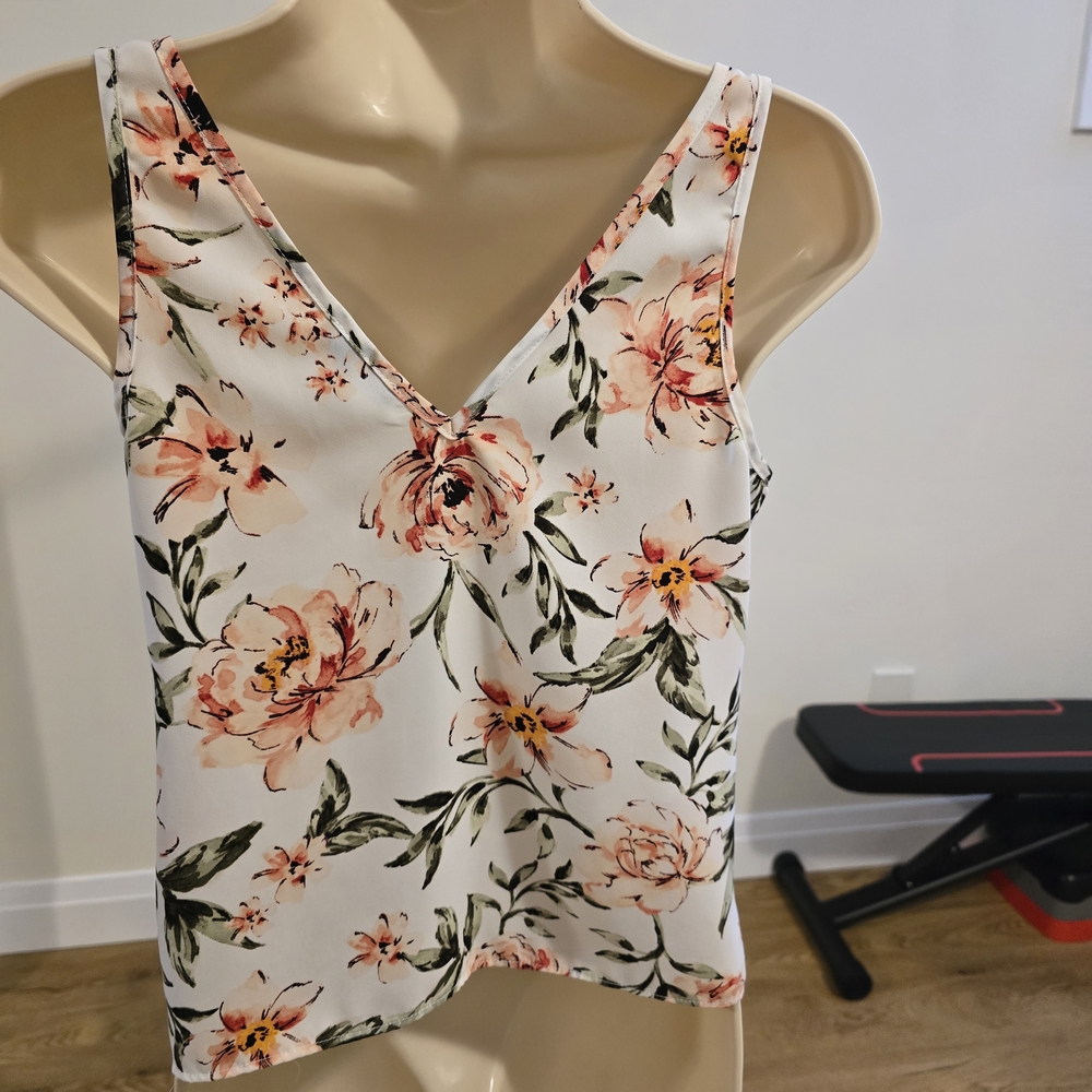 Dynamite Floral V-Neck Blouse - White and Pink - Picture 4 of 5